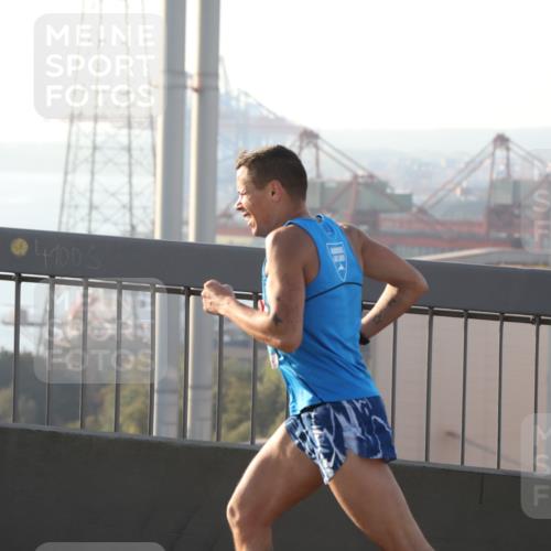 03.10.2025 - Köhlbrandbrückenlauf Yannick Fuchs http://msf.ph/oto/9141513 03.10.2025 08:26:23 Position 2 4100 meine-sportfotos.de