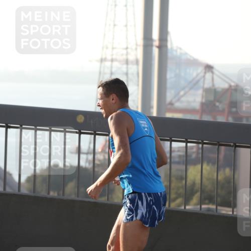 03.10.2025 - Köhlbrandbrückenlauf Yannick Fuchs http://msf.ph/oto/9141517 03.10.2025 08:26:23 Position 2  meine-sportfotos.de