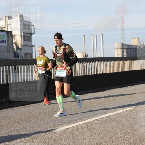 03.10.2025 - Köhlbrandbrückenlauf Lena Gebhardt http://msf.ph/oto/9141529 03.10.2025 09:59:20 Position 2 2413 meine-sportfotos.de