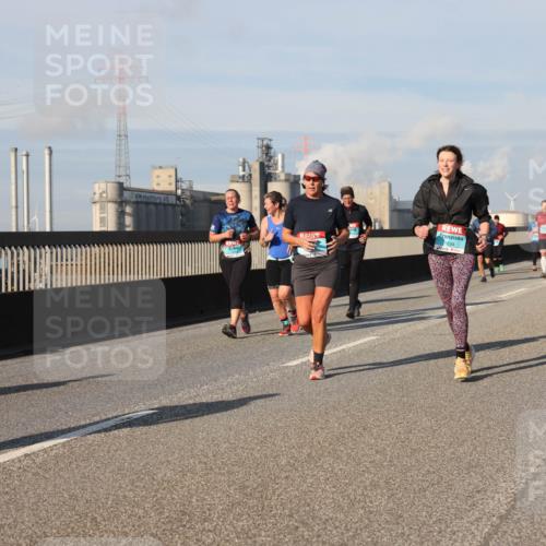 03.10.2025 - Köhlbrandbrückenlauf Lena Gebhardt http://msf.ph/oto/9141535 03.10.2025 09:59:21 Position 2 4, 1834 meine-sportfotos.de