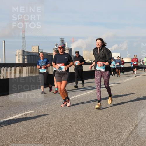 03.10.2025 - Köhlbrandbrückenlauf Lena Gebhardt http://msf.ph/oto/9141546 03.10.2025 09:59:21 Position 2  meine-sportfotos.de