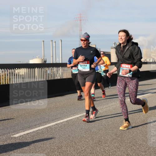 03.10.2025 - Köhlbrandbrückenlauf Lena Gebhardt http://msf.ph/oto/9141557 03.10.2025 09:59:22 Position 2 1884 meine-sportfotos.de