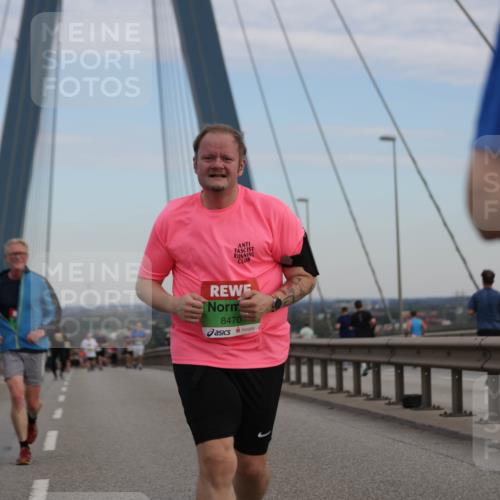 03.10.2025 - Köhlbrandbrückenlauf Jannik Wohlers http://msf.ph/oto/9141559 03.10.2025 15:38:55 Position 1 8470 meine-sportfotos.de