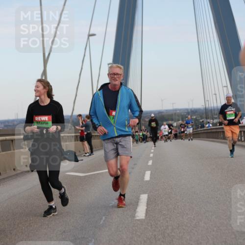 03.10.2025 - Köhlbrandbrückenlauf Jannik Wohlers http://msf.ph/oto/9141577 03.10.2025 15:38:56 Position 1 8243 meine-sportfotos.de