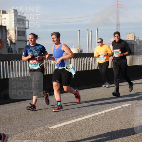 03.10.2025 - Köhlbrandbrückenlauf Lena Gebhardt http://msf.ph/oto/9141580 03.10.2025 09:59:24 Position 2 1502 meine-sportfotos.de