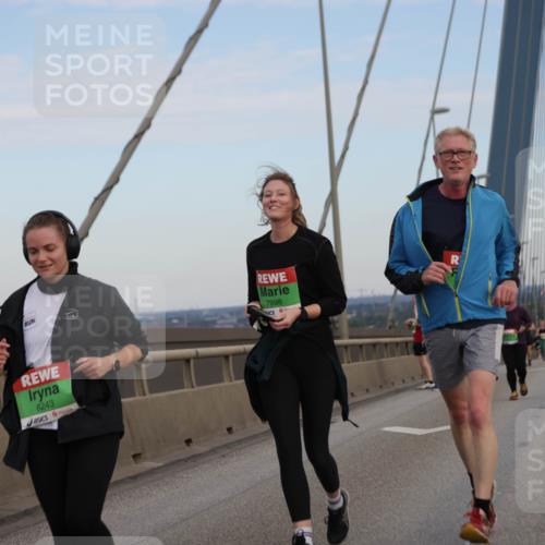 03.10.2025 - Köhlbrandbrückenlauf Jannik Wohlers http://msf.ph/oto/9141588 03.10.2025 15:38:57 Position 1 9554, 8243, 7998 meine-sportfotos.de