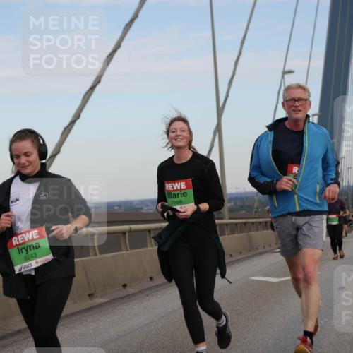 03.10.2025 - Köhlbrandbrückenlauf Jannik Wohlers http://msf.ph/oto/9141590 03.10.2025 15:38:57 Position 1 9554, 8243, 7998 meine-sportfotos.de