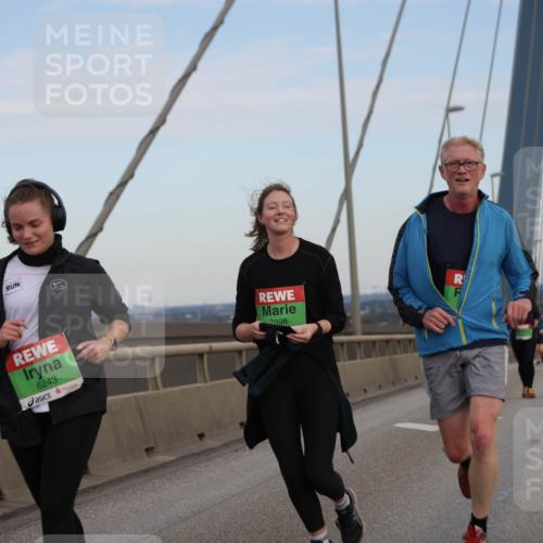 03.10.2025 - Köhlbrandbrückenlauf Jannik Wohlers http://msf.ph/oto/9141596 03.10.2025 15:38:57 Position 1 9554, 8243, 7998 meine-sportfotos.de