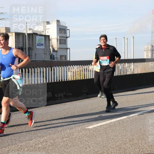 03.10.2025 - Köhlbrandbrückenlauf Lena Gebhardt http://msf.ph/oto/9141598 03.10.2025 09:59:25 Position 2 1502, 1803 meine-sportfotos.de