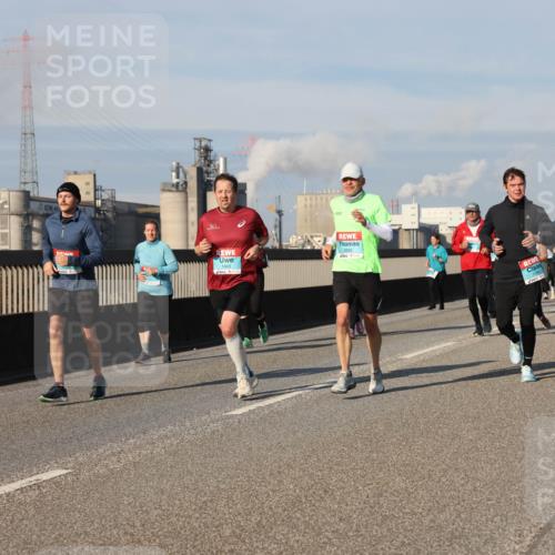 03.10.2025 - Köhlbrandbrückenlauf Lena Gebhardt http://msf.ph/oto/9141624 03.10.2025 09:59:27 Position 2 3265, 1883 meine-sportfotos.de