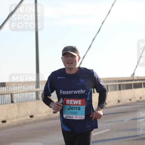 03.10.2025 - Köhlbrandbrückenlauf Yannick Fuchs http://msf.ph/oto/9141625 03.10.2025 08:26:38 Position 2 1250 meine-sportfotos.de