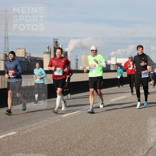 03.10.2025 - Köhlbrandbrückenlauf Lena Gebhardt http://msf.ph/oto/9141634 03.10.2025 09:59:28 Position 2  meine-sportfotos.de