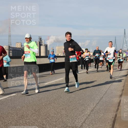 03.10.2025 - Köhlbrandbrückenlauf Lena Gebhardt http://msf.ph/oto/9141655 03.10.2025 09:59:29 Position 2 1883, 1760 meine-sportfotos.de