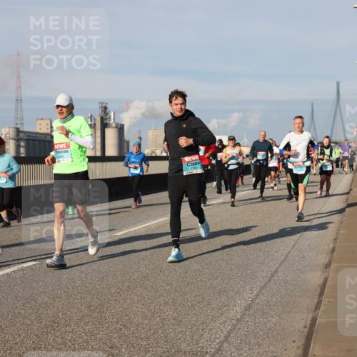03.10.2025 - Köhlbrandbrückenlauf Lena Gebhardt http://msf.ph/oto/9141658 03.10.2025 09:59:29 Position 2 1883, 4, 1760 meine-sportfotos.de