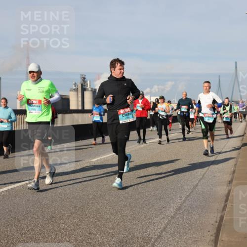 03.10.2025 - Köhlbrandbrückenlauf Lena Gebhardt http://msf.ph/oto/9141663 03.10.2025 09:59:29 Position 2 1883, 1760 meine-sportfotos.de