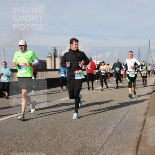 03.10.2025 - Köhlbrandbrückenlauf Lena Gebhardt http://msf.ph/oto/9141667 03.10.2025 09:59:29 Position 2 1883, 1760, 2404 meine-sportfotos.de