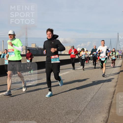 03.10.2025 - Köhlbrandbrückenlauf Lena Gebhardt http://msf.ph/oto/9141671 03.10.2025 09:59:30 Position 2 21, 1883, 3265, 1760 meine-sportfotos.de