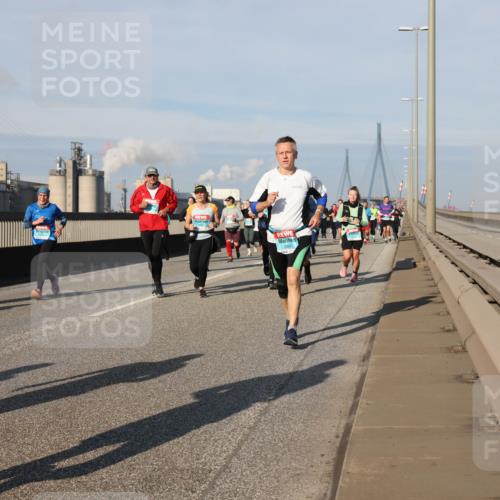 03.10.2025 - Köhlbrandbrückenlauf Lena Gebhardt http://msf.ph/oto/9141679 03.10.2025 09:59:30 Position 2 2404 meine-sportfotos.de