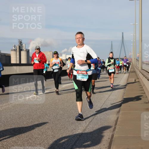 03.10.2025 - Köhlbrandbrückenlauf Lena Gebhardt http://msf.ph/oto/9141683 03.10.2025 09:59:31 Position 2 2404 meine-sportfotos.de
