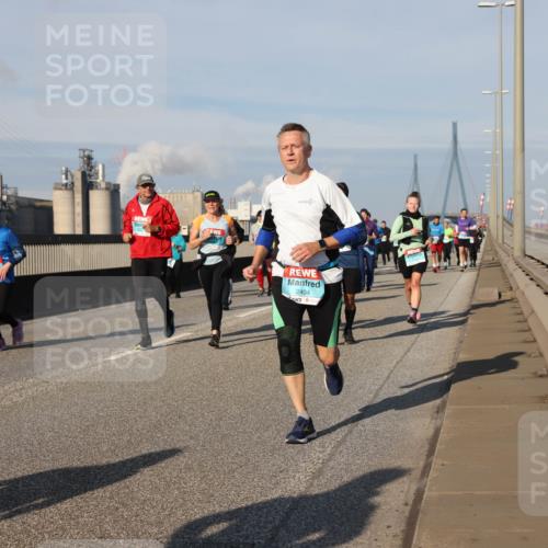 03.10.2025 - Köhlbrandbrückenlauf Lena Gebhardt http://msf.ph/oto/9141686 03.10.2025 09:59:31 Position 2 2404 meine-sportfotos.de