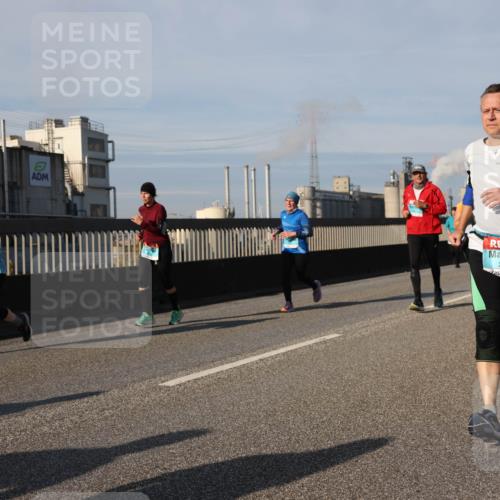 03.10.2025 - Köhlbrandbrückenlauf Lena Gebhardt http://msf.ph/oto/9141696 03.10.2025 09:59:32 Position 2 2404 meine-sportfotos.de