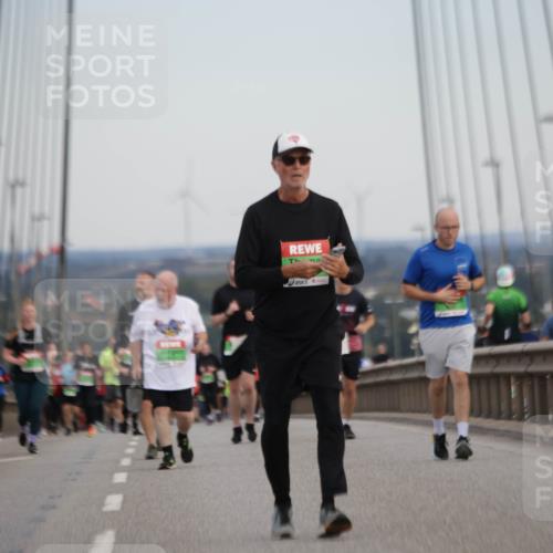 03.10.2025 - Köhlbrandbrückenlauf Jannik Wohlers http://msf.ph/oto/9141701 03.10.2025 15:39:08 Position 1 32 meine-sportfotos.de