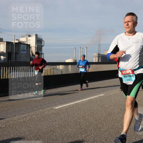 03.10.2025 - Köhlbrandbrückenlauf Lena Gebhardt http://msf.ph/oto/9141705 03.10.2025 09:59:32 Position 2 2404 meine-sportfotos.de