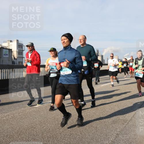 03.10.2025 - Köhlbrandbrückenlauf Lena Gebhardt http://msf.ph/oto/9141726 03.10.2025 09:59:34 Position 2 2376 meine-sportfotos.de