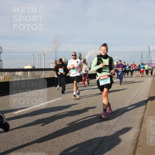 03.10.2025 - Köhlbrandbrückenlauf Lena Gebhardt http://msf.ph/oto/9141738 03.10.2025 09:59:35 Position 2 24 meine-sportfotos.de