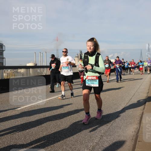 03.10.2025 - Köhlbrandbrückenlauf Lena Gebhardt http://msf.ph/oto/9141740 03.10.2025 09:59:35 Position 2 1503 meine-sportfotos.de