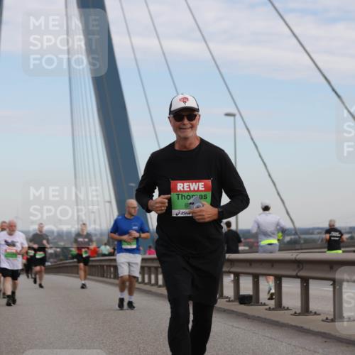 03.10.2025 - Köhlbrandbrückenlauf Jannik Wohlers http://msf.ph/oto/9141744 03.10.2025 15:39:15 Position 1 80 meine-sportfotos.de