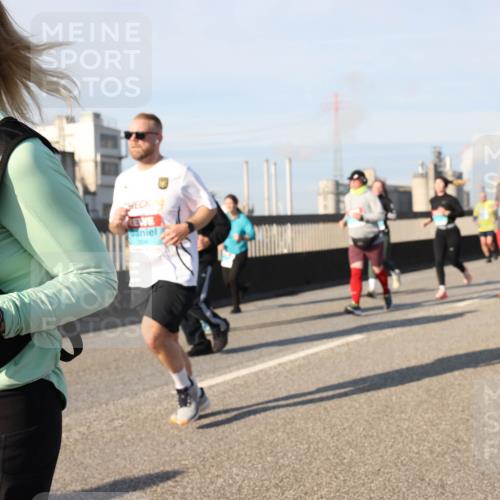 03.10.2025 - Köhlbrandbrückenlauf Lena Gebhardt http://msf.ph/oto/9141756 03.10.2025 09:59:36 Position 2 1503 meine-sportfotos.de