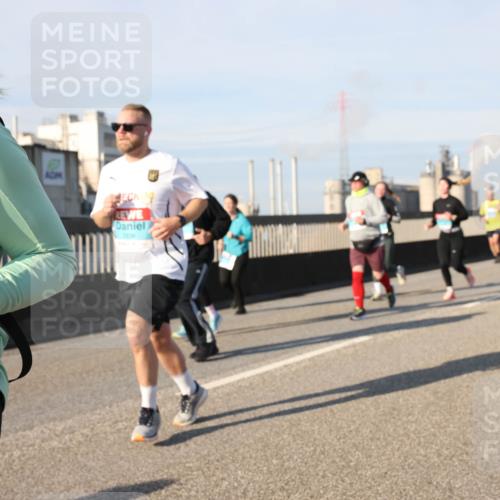 03.10.2025 - Köhlbrandbrückenlauf Lena Gebhardt http://msf.ph/oto/9141760 03.10.2025 09:59:36 Position 2  meine-sportfotos.de