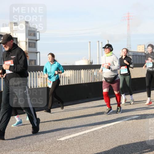 03.10.2025 - Köhlbrandbrückenlauf Lena Gebhardt http://msf.ph/oto/9141767 03.10.2025 09:59:36 Position 2  meine-sportfotos.de