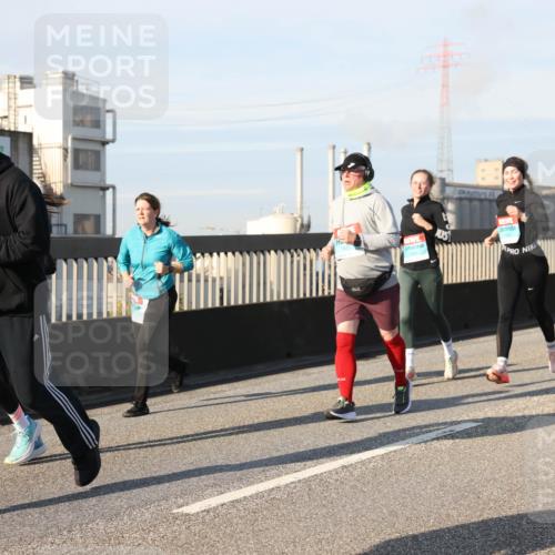 03.10.2025 - Köhlbrandbrückenlauf Lena Gebhardt http://msf.ph/oto/9141772 03.10.2025 09:59:37 Position 2  meine-sportfotos.de