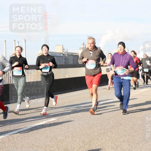03.10.2025 - Köhlbrandbrückenlauf Lena Gebhardt http://msf.ph/oto/9141780 03.10.2025 09:59:37 Position 2 1692, 1850, 2885 meine-sportfotos.de