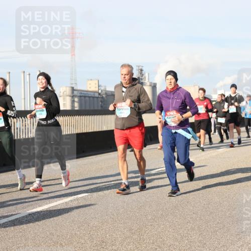 03.10.2025 - Köhlbrandbrückenlauf Lena Gebhardt http://msf.ph/oto/9141784 03.10.2025 09:59:37 Position 2 1692, 1850, 1835, 2880 meine-sportfotos.de
