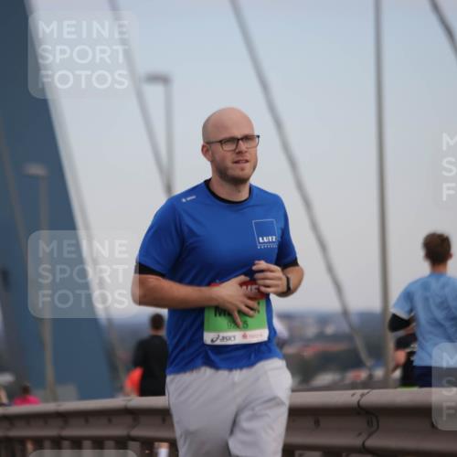 03.10.2025 - Köhlbrandbrückenlauf Jannik Wohlers http://msf.ph/oto/9141785 03.10.2025 15:39:18 Position 1 9215 meine-sportfotos.de
