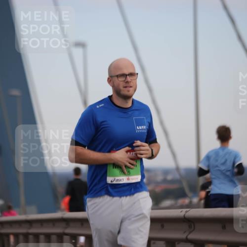 03.10.2025 - Köhlbrandbrückenlauf Jannik Wohlers http://msf.ph/oto/9141786 03.10.2025 15:39:18 Position 1 95 meine-sportfotos.de