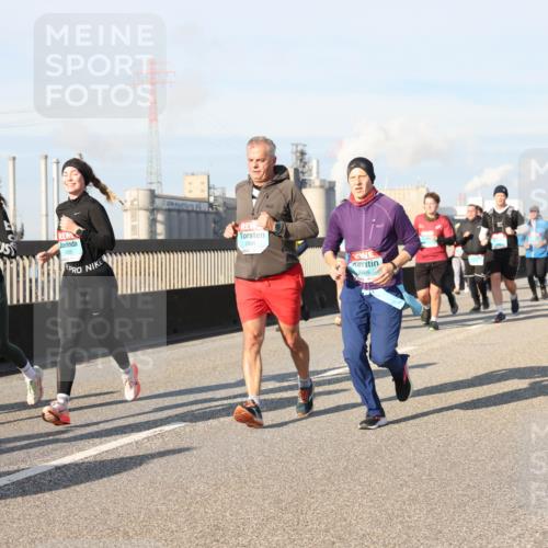 03.10.2025 - Köhlbrandbrückenlauf Lena Gebhardt http://msf.ph/oto/9141788 03.10.2025 09:59:37 Position 2 1850, 1835, 2886, 2885 meine-sportfotos.de
