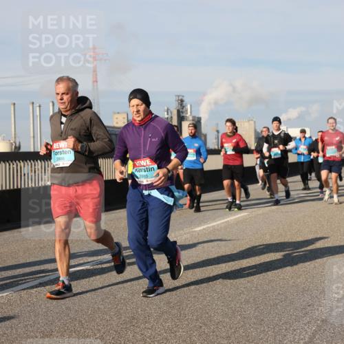 03.10.2025 - Köhlbrandbrückenlauf Lena Gebhardt http://msf.ph/oto/9141800 03.10.2025 09:59:38 Position 2 35, 2886, 2885 meine-sportfotos.de