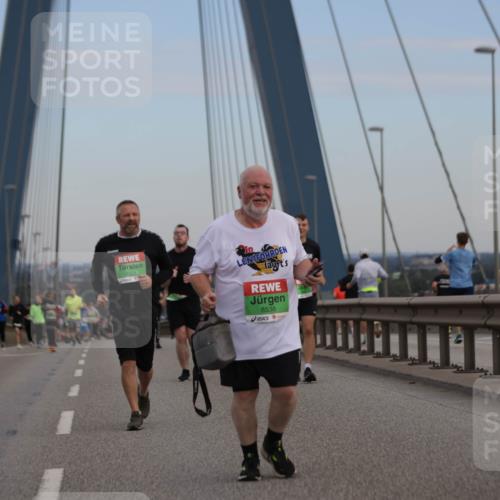 03.10.2025 - Köhlbrandbrückenlauf Jannik Wohlers http://msf.ph/oto/9141821 03.10.2025 15:39:19 Position 1 8374, 8538, 9815 meine-sportfotos.de