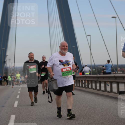 03.10.2025 - Köhlbrandbrückenlauf Jannik Wohlers http://msf.ph/oto/9141824 03.10.2025 15:39:20 Position 1 8538 meine-sportfotos.de
