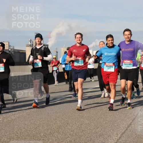 03.10.2025 - Köhlbrandbrückenlauf Lena Gebhardt http://msf.ph/oto/9141835 03.10.2025 09:59:40 Position 2 810, 3762, 1815, 2984 meine-sportfotos.de