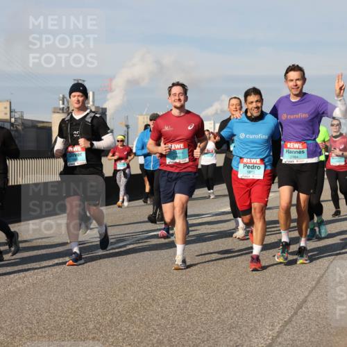 03.10.2025 - Köhlbrandbrückenlauf Lena Gebhardt http://msf.ph/oto/9141838 03.10.2025 09:59:40 Position 2 1810, 1866, 1815, 2984 meine-sportfotos.de