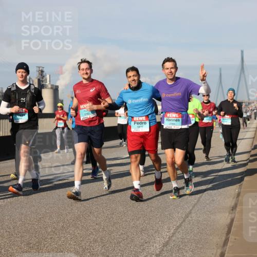 03.10.2025 - Köhlbrandbrückenlauf Lena Gebhardt http://msf.ph/oto/9141840 03.10.2025 09:59:41 Position 2 1810, 1866, 3762, 1815, 2984 meine-sportfotos.de