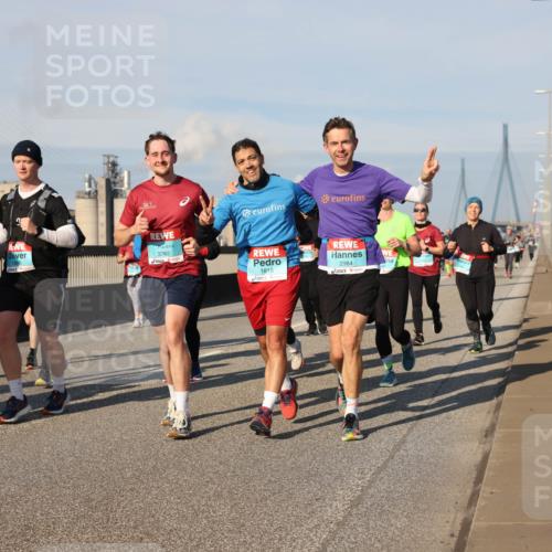 03.10.2025 - Köhlbrandbrückenlauf Lena Gebhardt http://msf.ph/oto/9141848 03.10.2025 09:59:41 Position 2 1810, 3762, 1815, 2984 meine-sportfotos.de