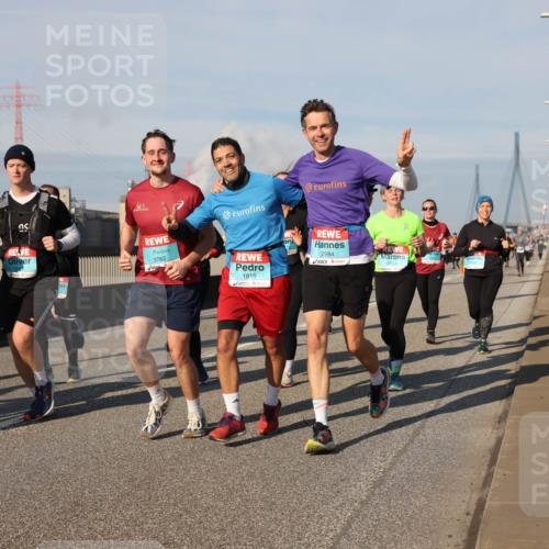 03.10.2025 - Köhlbrandbrückenlauf Lena Gebhardt http://msf.ph/oto/9141851 03.10.2025 09:59:41 Position 2 1810, 3762, 1815, 2984 meine-sportfotos.de