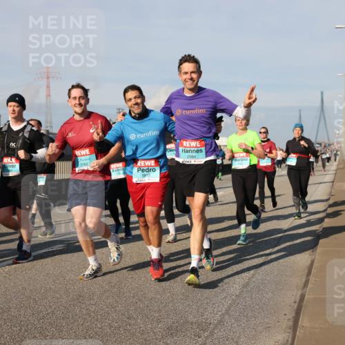 03.10.2025 - Köhlbrandbrückenlauf Lena Gebhardt http://msf.ph/oto/9141859 03.10.2025 09:59:42 Position 2 810, 2984, 2502, 3762, 1815 meine-sportfotos.de