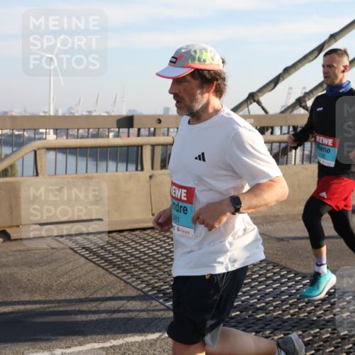 03.10.2025 - Köhlbrandbrückenlauf Yannick Fuchs http://msf.ph/oto/9141876 03.10.2025 08:27:07 Position 2 3481 meine-sportfotos.de